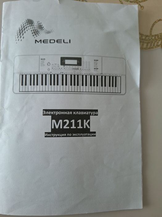 Продам синтезатор Medeli.