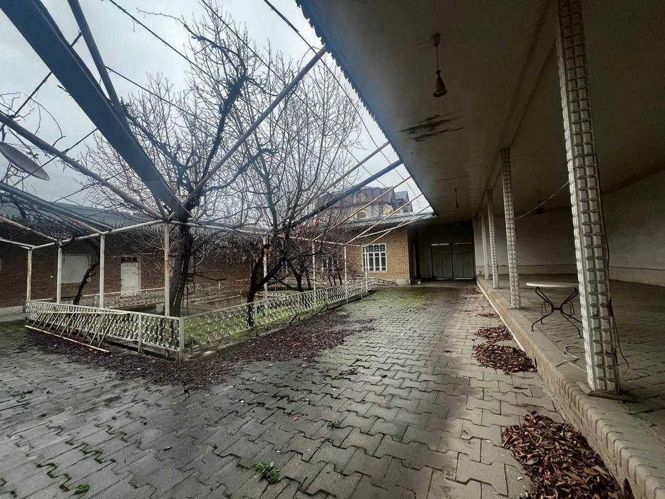 Янги бозор худудида жойлашган 11 сотик ховли сотувда