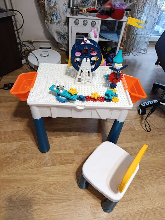Set masuta multifunctionala cu scaun si 76 cuburi de constructie lego