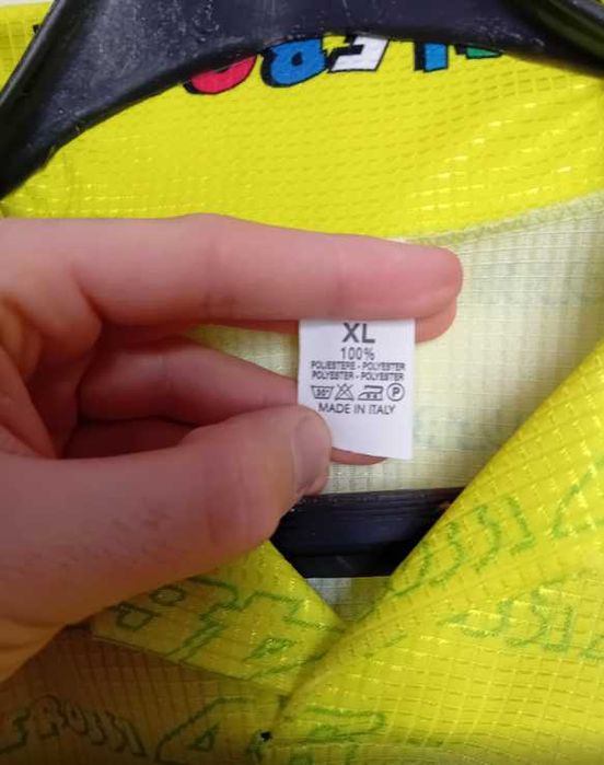 Уникална тениска на Валентино Роси