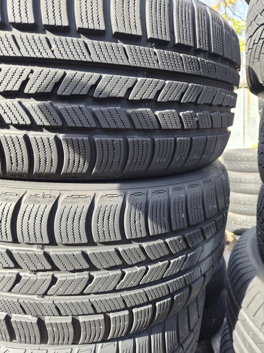 4бр. 225 55 16 Roadstone зимни.