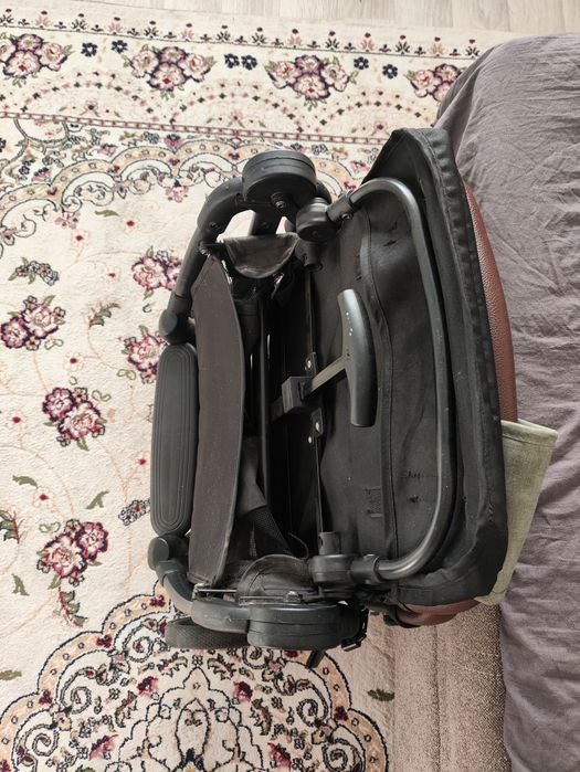 Продам прогулочную коляску