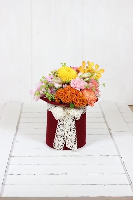 Palarie decorativa din fetru cu panglica din dantela