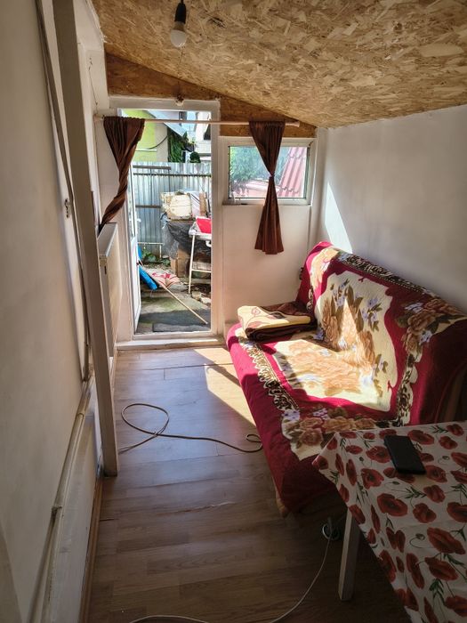 Spatiu de inchiriat la curte