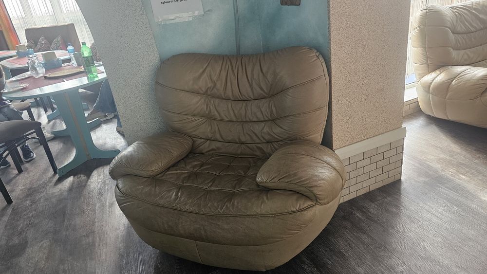 Продаются кожаные диваны