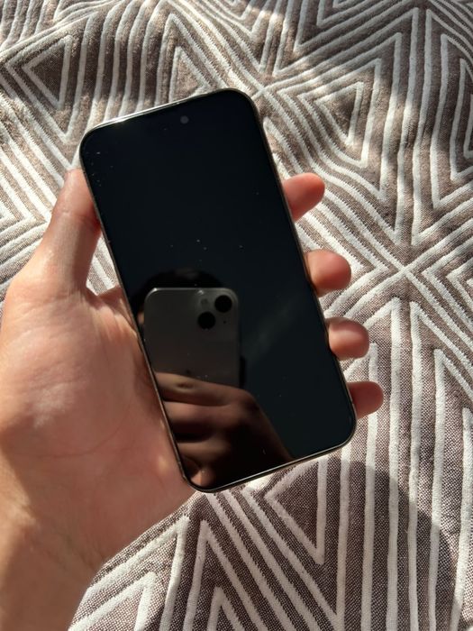 iPhone 14 pro,gold