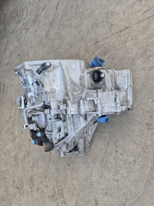 Cutie Viteze Nissan Qashqai 6 trepte manuală 4x2 doar tracțiune fata, nu e 4x4, motor 1.6 DCI an 2011 compatibila pt modele 2008 - 2013