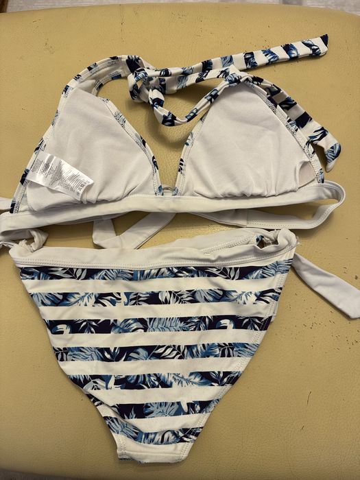 Costum de baie KVL 2 piese, imprimeu tropical, stare bună