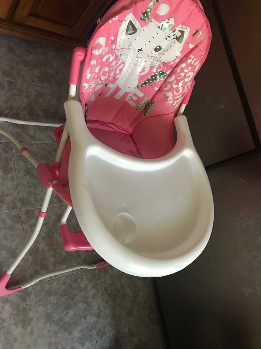 Продавам детско,бебешко столче за хранене -напълно запазено