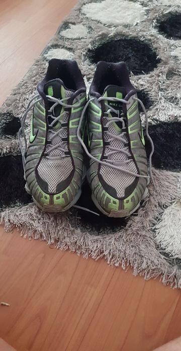 Vând Nike TL shox grey lime
