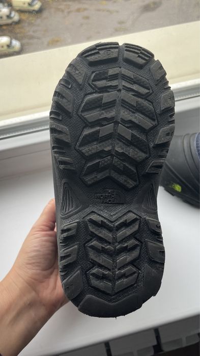 Продам зимние ботинки