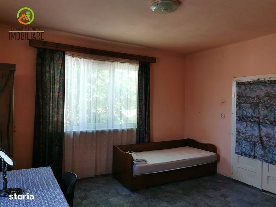 Casă cu teren mare, Acățari