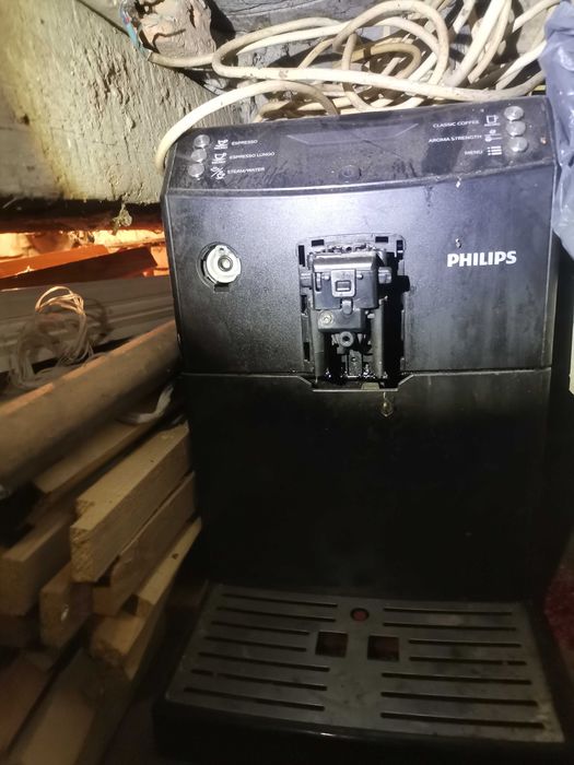 Кафе машини на части и цели саеко във идеялно състояние профилактирана