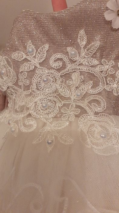 Платье нарядное продам