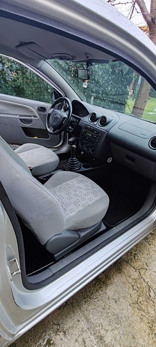FORD Fiesta 2004 — imagine 4