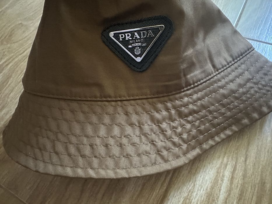 Шапка Prada Re-Nylon