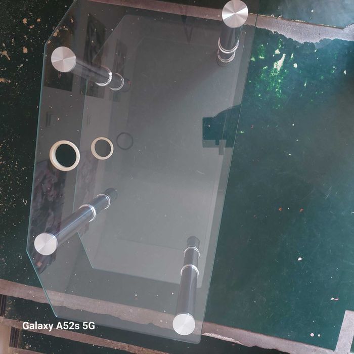 Стъклена масичка за телевизор