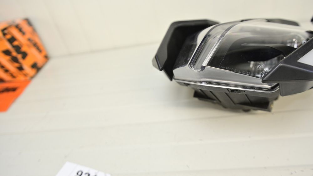 KTM Duke 390 2024 Far cu lumini DRL