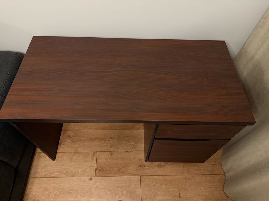 Продаю стол письменный