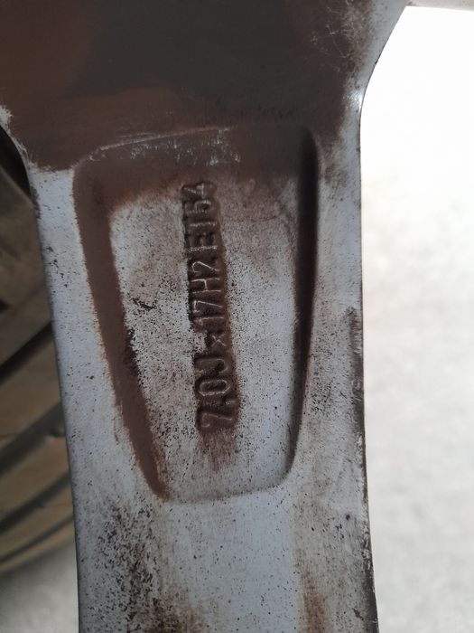 De vănzare un set de jante Aluminiu + Anvelope 225/45/R17 Dot / 202