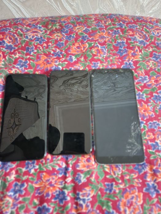 2 IPhone XS,Redmi mi2