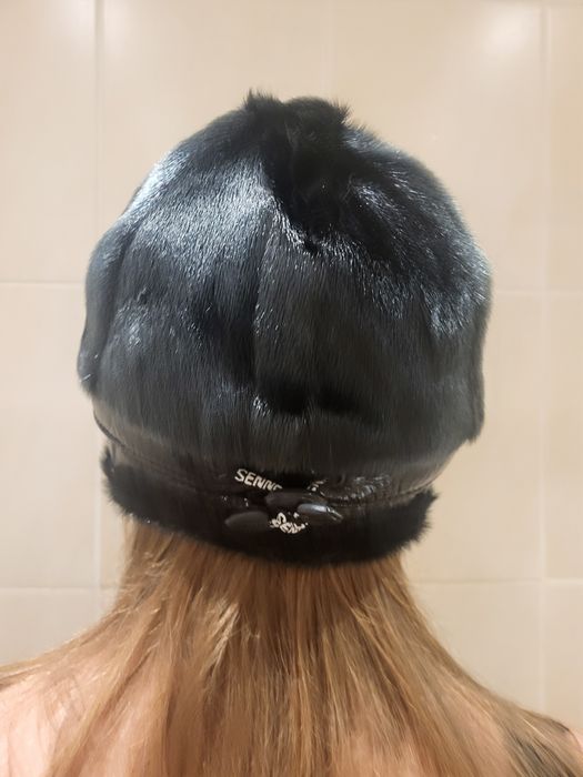 Черная норковая кепка