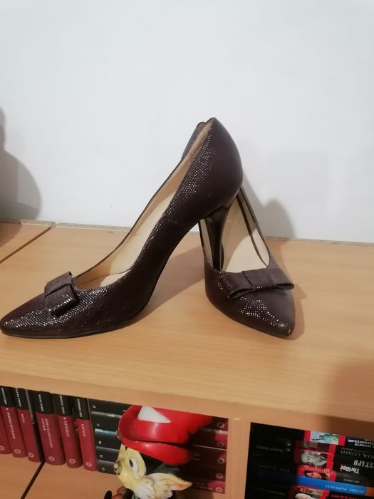Pantofi stiletto din piele naturala mărimea 40