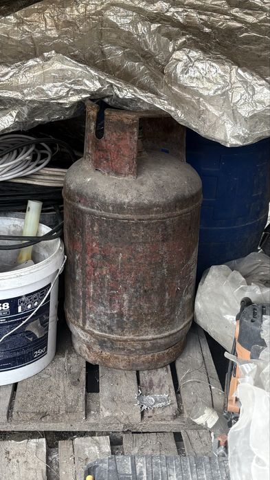 продается 2 газовых балона