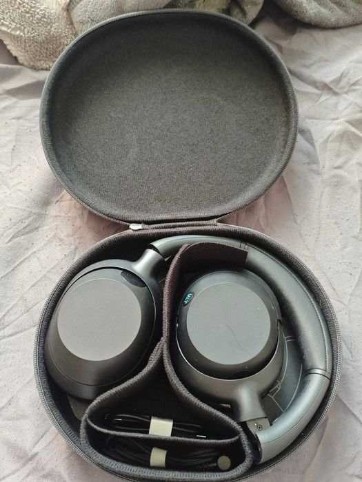 Продам срочно наушники.