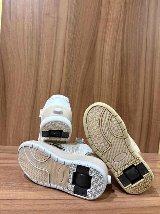 Детски маратонки с прибиращи се колелца размери от 30 до 39 ТОП ЦЕНА!!