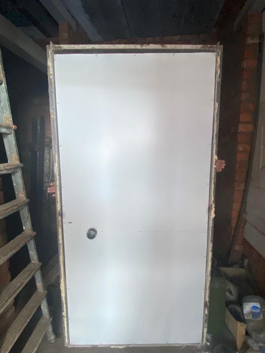 Продам хорошую дверь