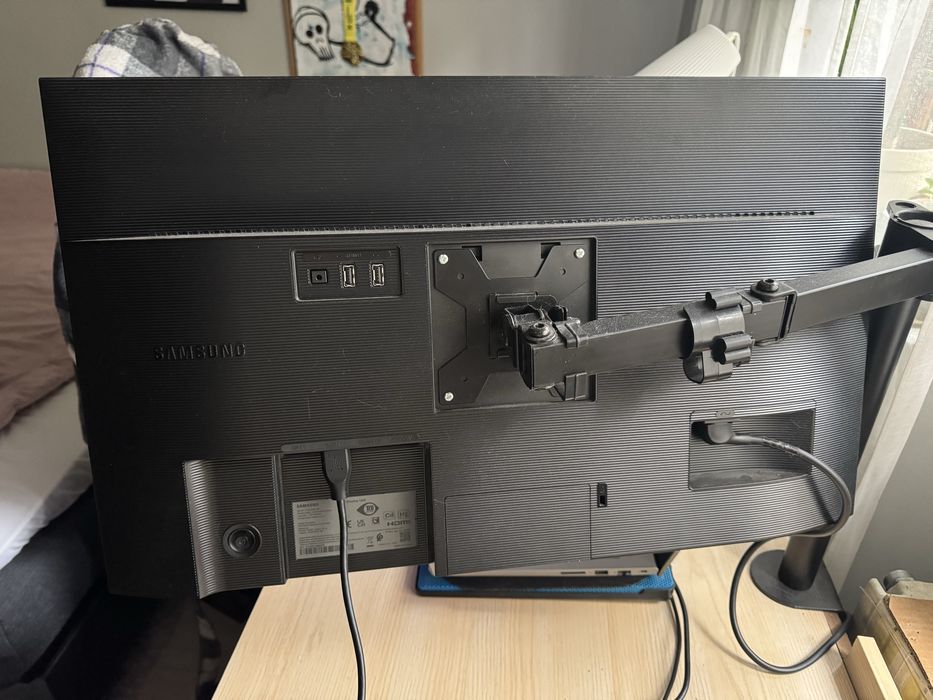 Monitor Samsung 27” cu suport birou