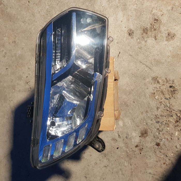 Far dreapta Logan 2017