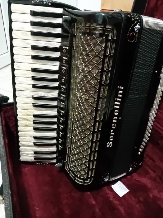 Vind acordeon Sereneli in stare foarte bună