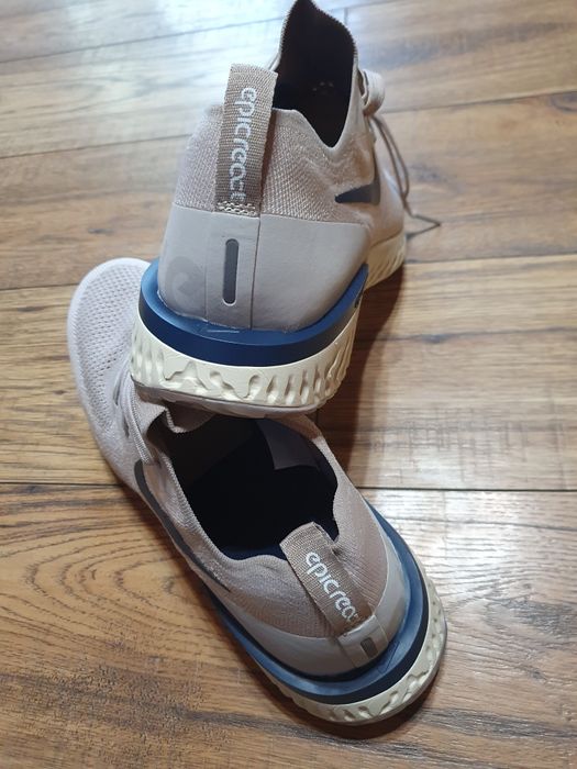 Vând nike epic react