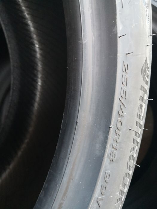 225 45 18 предни и 255 40 18 задни гуми спорт пакет hankook dot 26