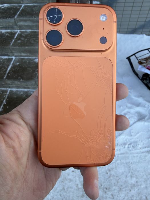 Продам СРОЧНО Айфон 17 про