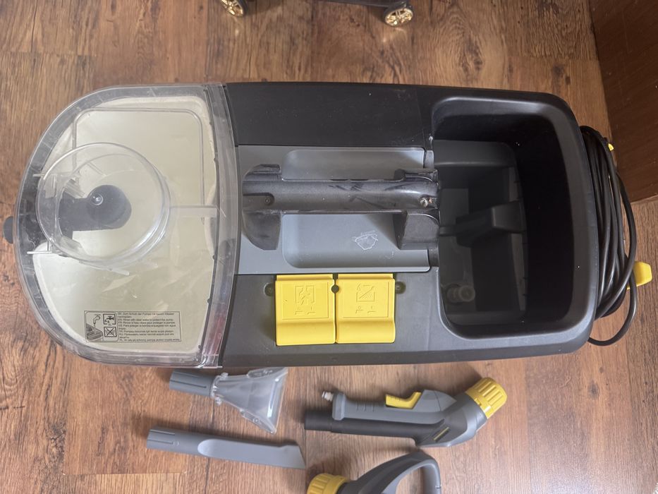 Karcher Puzzi 10/1 моющий пылесос