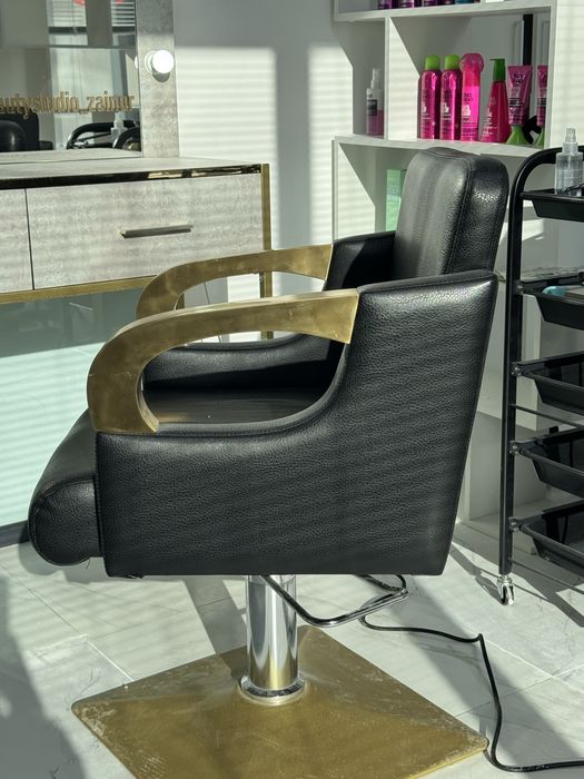 Продам 2 шт кресло парикмахерское