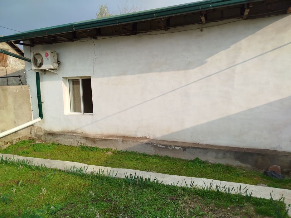 Продаётся дом, с большим участком в 10 соток.