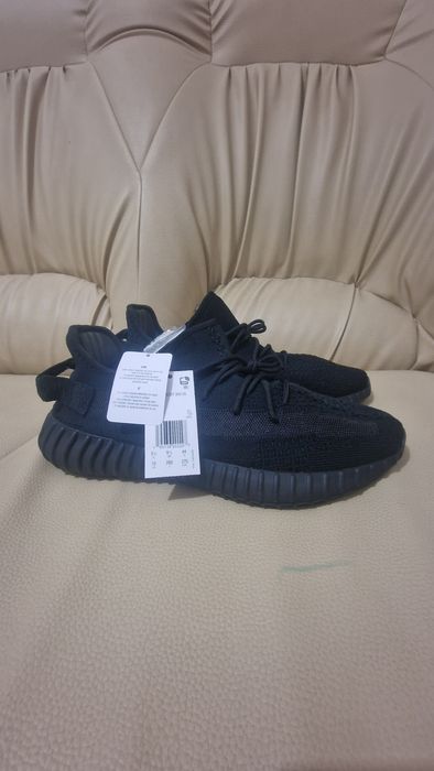 Yeezy onyx black