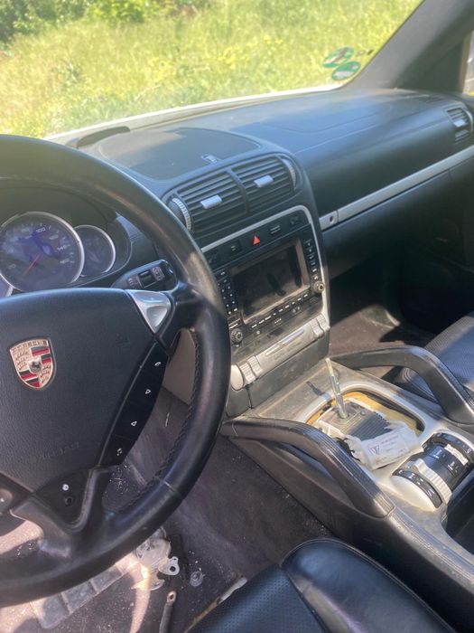 Продавам porsche cayenne