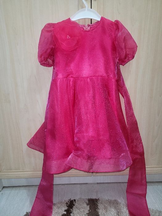 Платье шикарное , есть для девочки