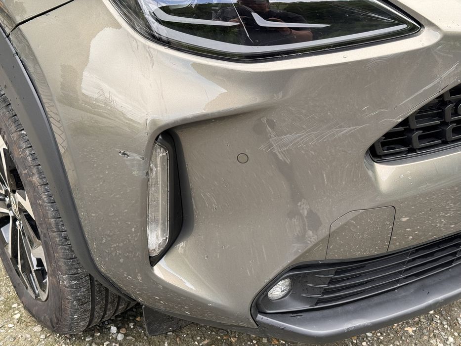 Toyota Yaris Cross 1.5 Hybrid Dynamic FWD 2025 usor avariat bara fata