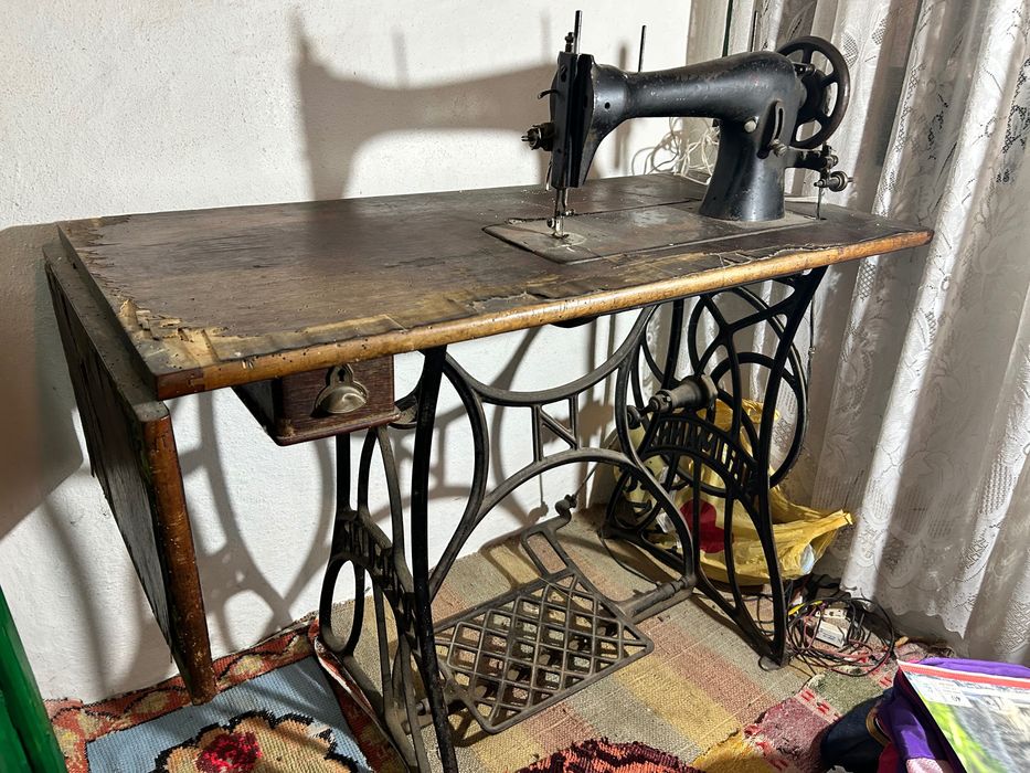 Mașină de cusut Naumann, funcțională