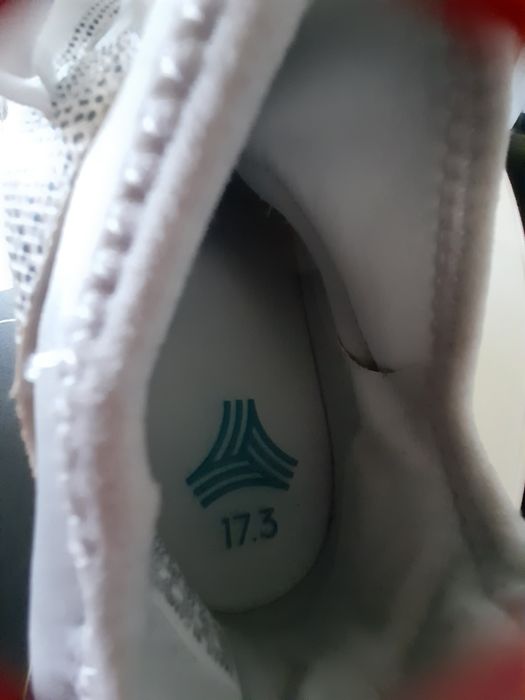Мъжки спортни обувки ADIDASразмер UK 10 подарък нови чорапи