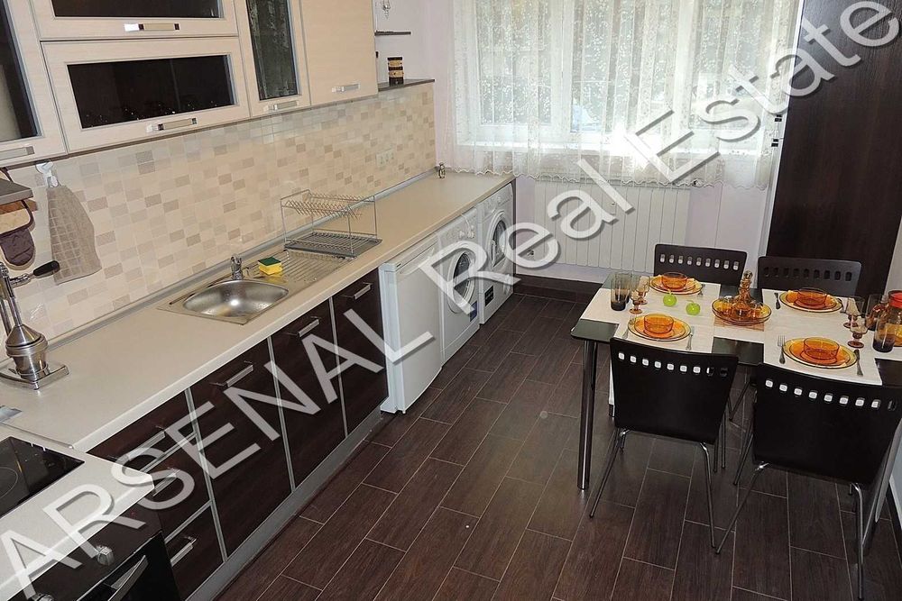 Дава се под наем Двустаен апартамент в София, Център - 77 кв.м за 800 € - Снимка #1