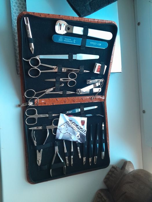 Продам набор парикмахера маникюра в одном