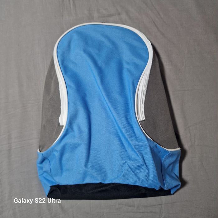 Vând rucsac din material textil cauciucat