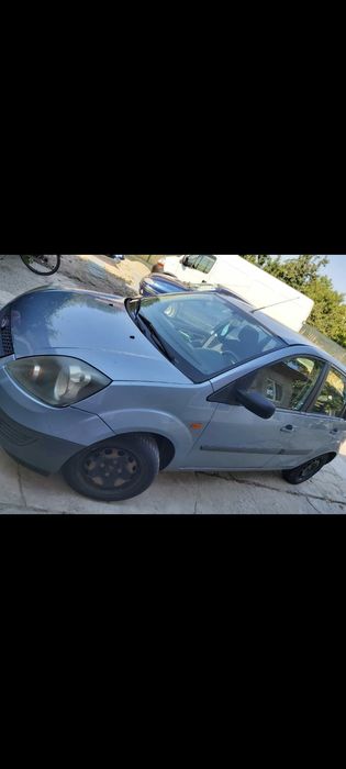 Ford fiesta stare foarte buna de utilizare consum mic